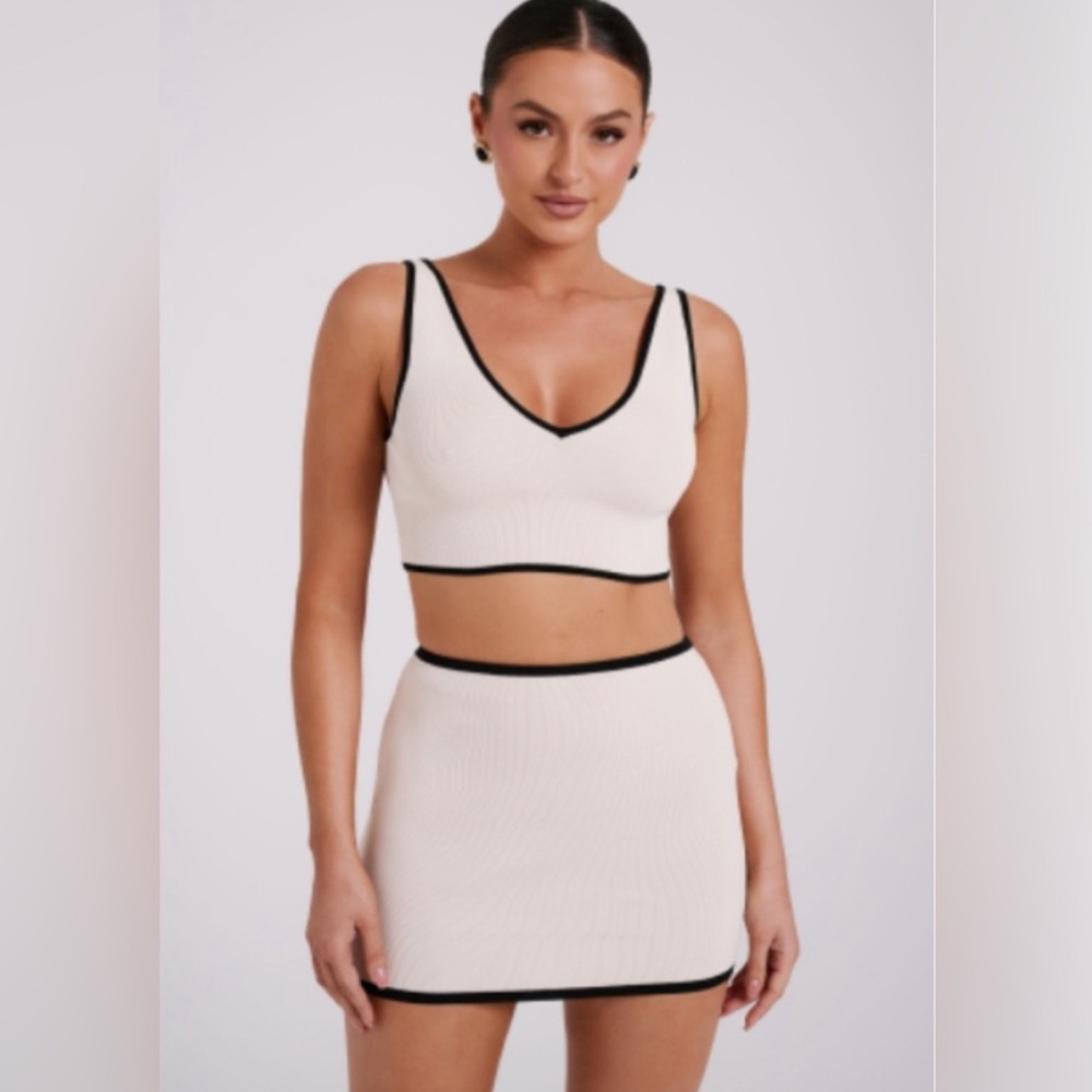 Meshki Klara Cream Black‎ Contrast V Neck Knit Crop Tank Top XXL